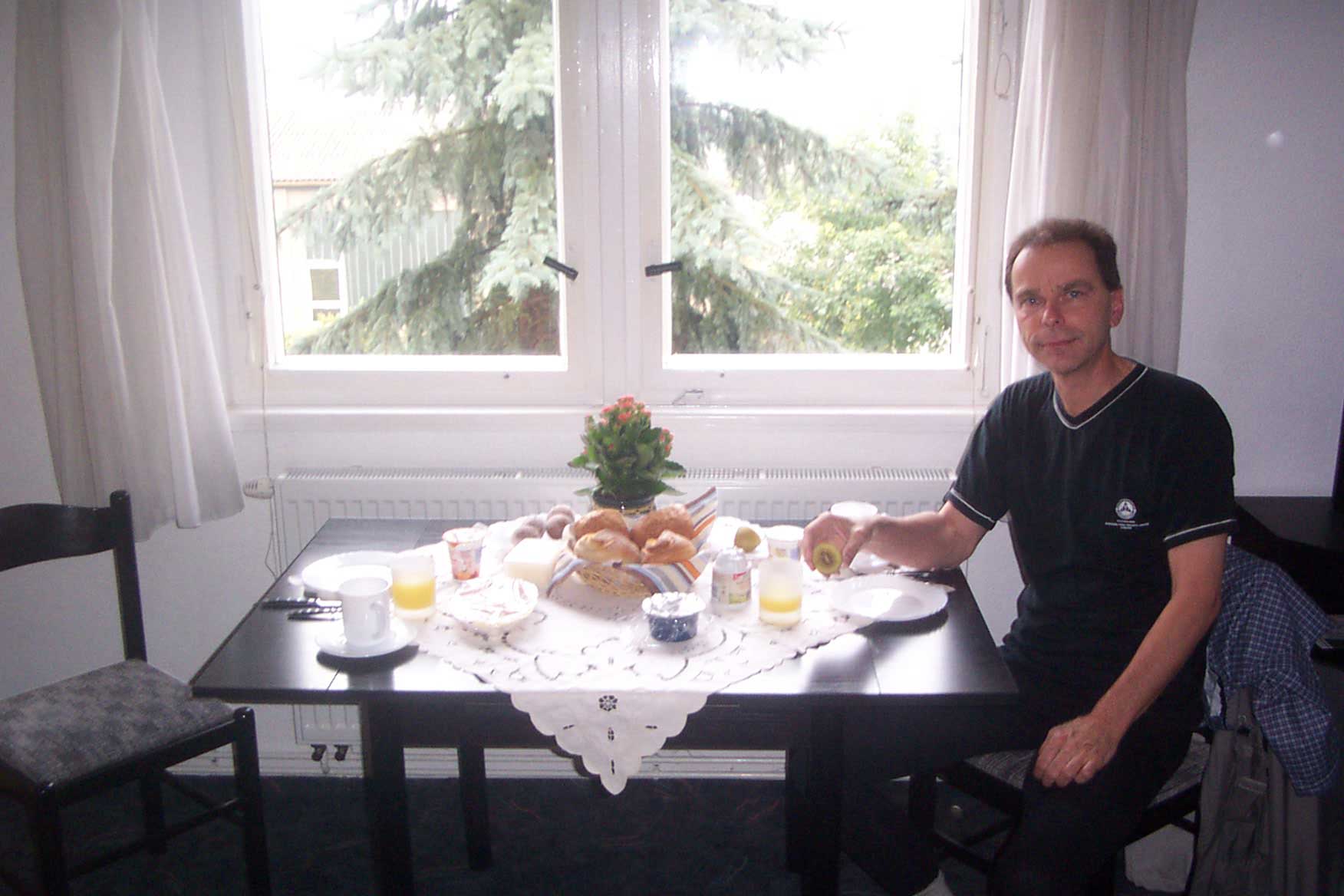 Richard am Frühstückstisch